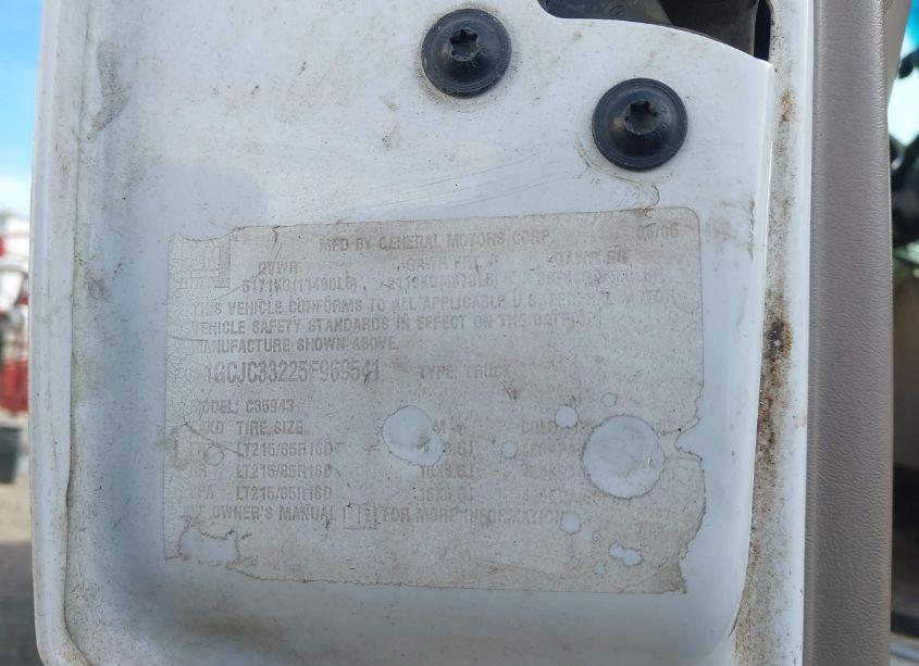 Photo 9 of 2005 Chevrolet Silverado 3500 LT (VIN 1GCJC33225F969541)