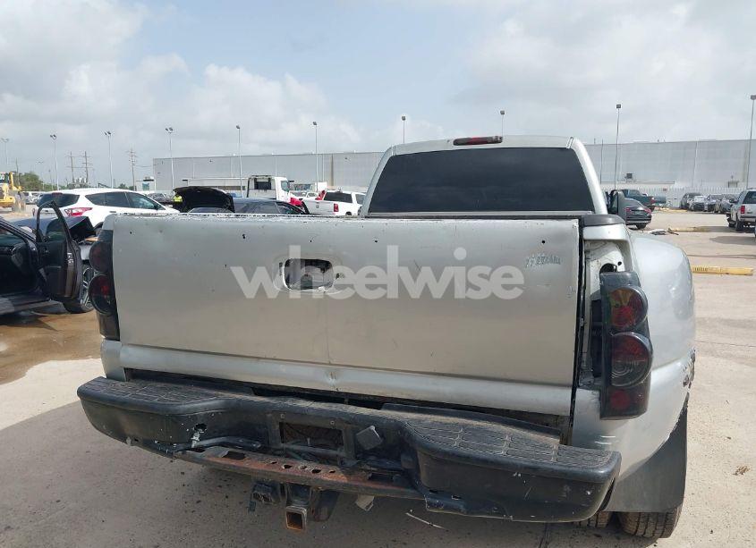 Photo 16 of 2005 Chevrolet Silverado 3500 LT (VIN 1GCJC33265F932542)