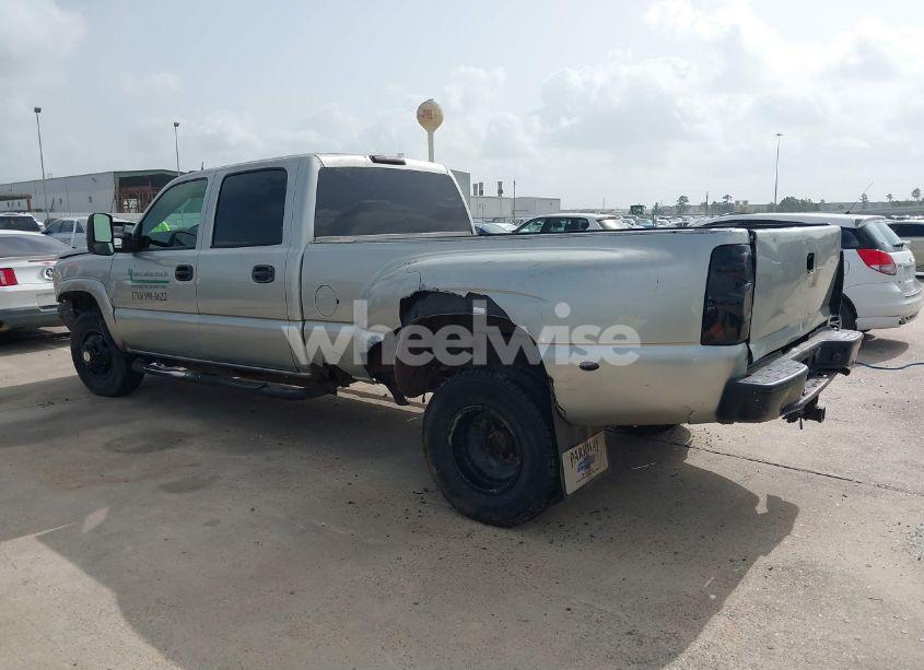 Photo 3 of 2005 Chevrolet Silverado 3500 LT (VIN 1GCJC33265F932542)