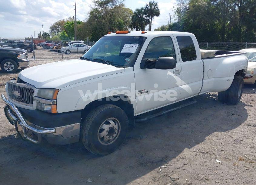Photo 2 of 2004 Chevrolet Silverado 3500 LS (VIN 1GCJC39164E206134)