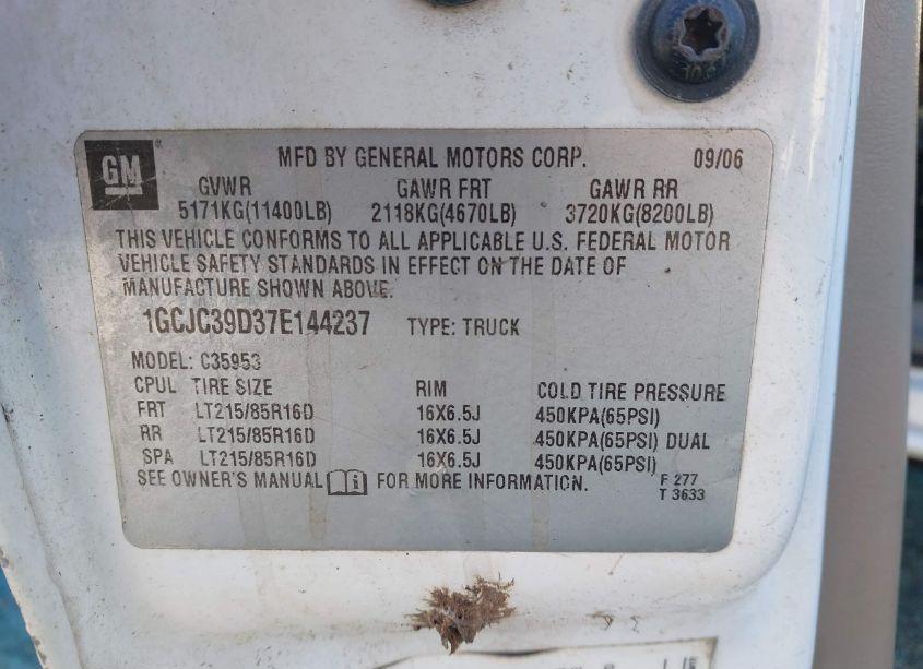 Photo 8 of 2007 Chevrolet Silverado 3500 CLASSIC WORK TRUCK (VIN 1GCJC39D37E144237)