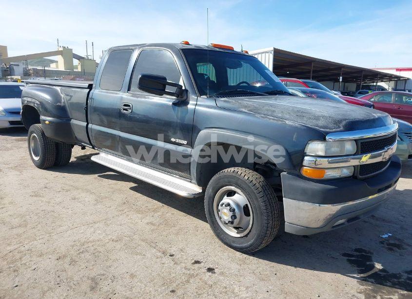 2002 Chevrolet Silverado 3500 LT (VIN 1GCJC39G52E223573) main photo