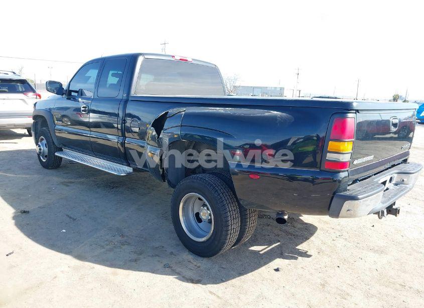 Photo 3 of 2002 Chevrolet Silverado 3500 LT (VIN 1GCJC39G52E223573)