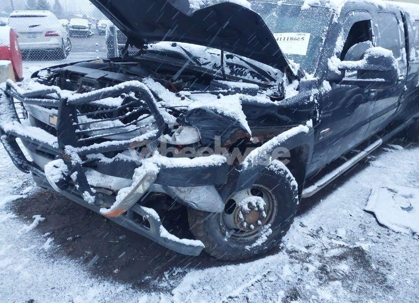 Photo 2 of 2002 Chevrolet Silverado 3500 LT (VIN 1GCJK33182F119984)