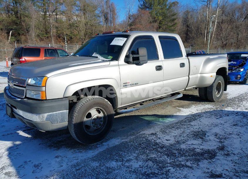 Photo 2 of 2005 Chevrolet Silverado 3500 LT (VIN 1GCJK33205F841043)