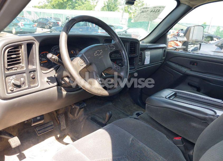 Photo 12 of 2004 Chevrolet Silverado 3500 LS (VIN 1GCJK33224F198922)