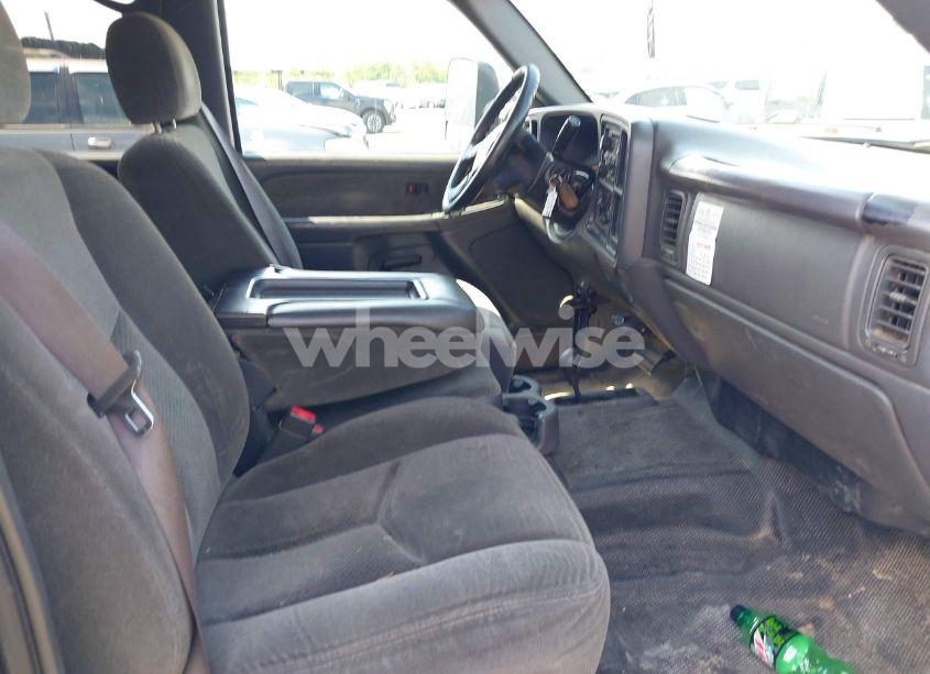 Photo 5 of 2004 Chevrolet Silverado 3500 LS (VIN 1GCJK33224F198922)