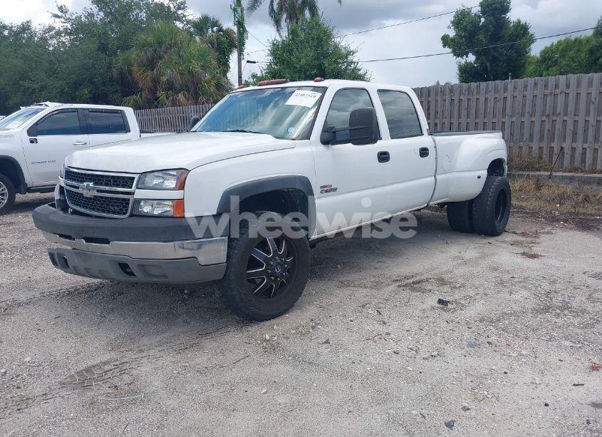 Photo 2 of 2005 Chevrolet Silverado 3500 WORK TRUCK (VIN 1GCJK33245F844298)