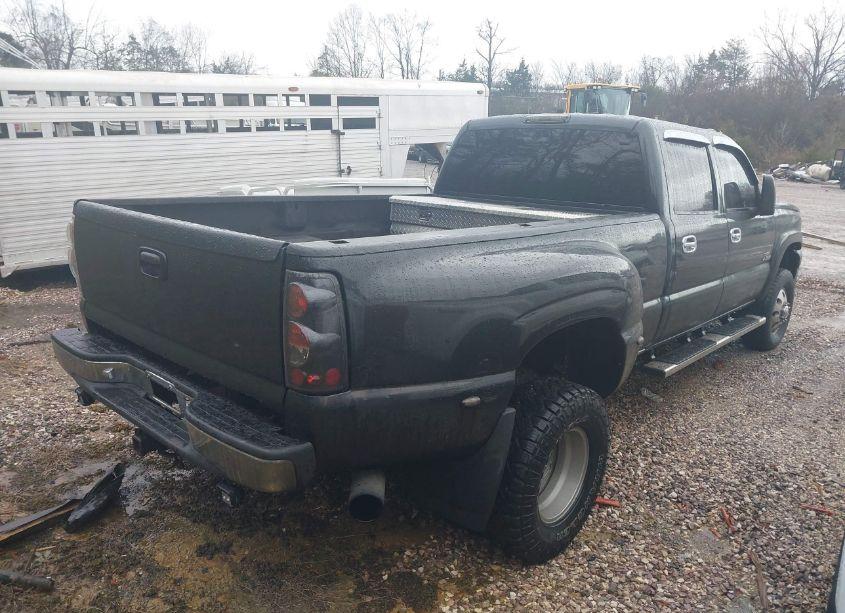 Photo 4 of 2005 Chevrolet Silverado 3500 LT (VIN 1GCJK33255F948900)