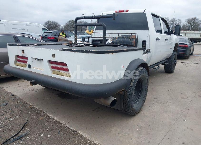Photo 4 of 2008 Chevrolet Silverado 3500HD WORK TRUCK (VIN 1GCJK33648F119775)