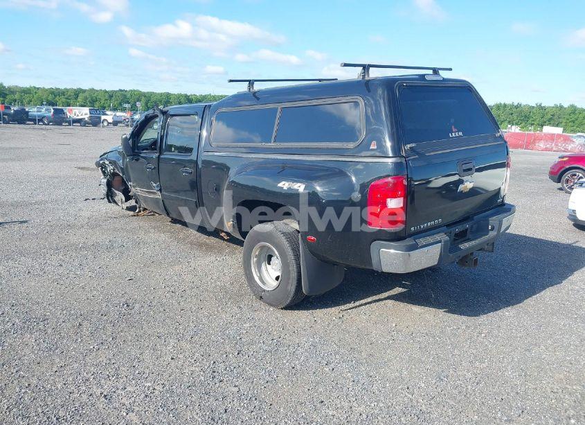 Photo 3 of 2007 Chevrolet Silverado 3500 LTZ (VIN 1GCJK33687F556743)