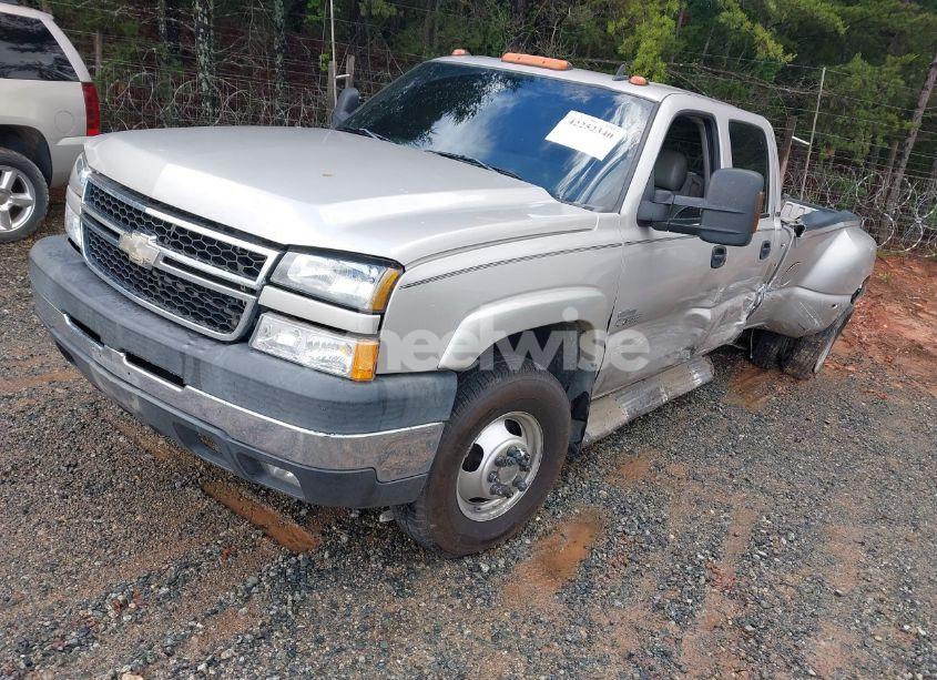 Photo 2 of 2006 Chevrolet Silverado 3500 LT3 (VIN 1GCJK33D36F182829)
