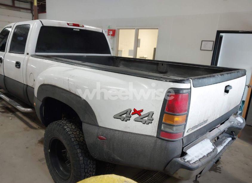Photo 3 of 2006 Chevrolet Silverado 3500 LT3 (VIN 1GCJK33D96F248106)