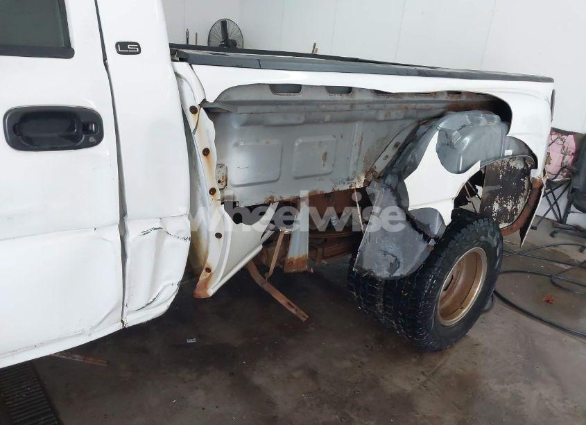 Photo 11 of 2004 Chevrolet Silverado 3500 LS (VIN 1GCJK34G34E222807)