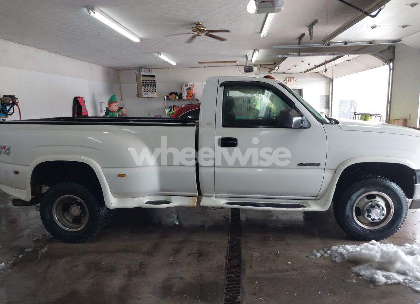 Photo 14 of 2004 Chevrolet Silverado 3500 LS (VIN 1GCJK34G34E222807)