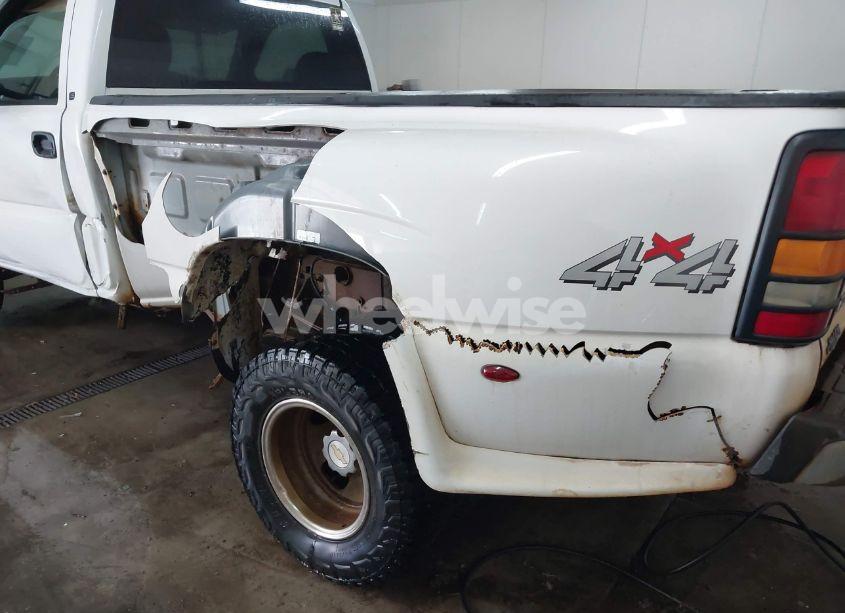 Photo 17 of 2004 Chevrolet Silverado 3500 LS (VIN 1GCJK34G34E222807)