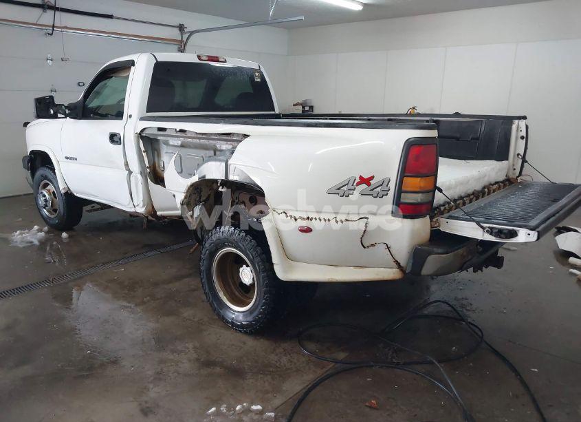 Photo 3 of 2004 Chevrolet Silverado 3500 LS (VIN 1GCJK34G34E222807)