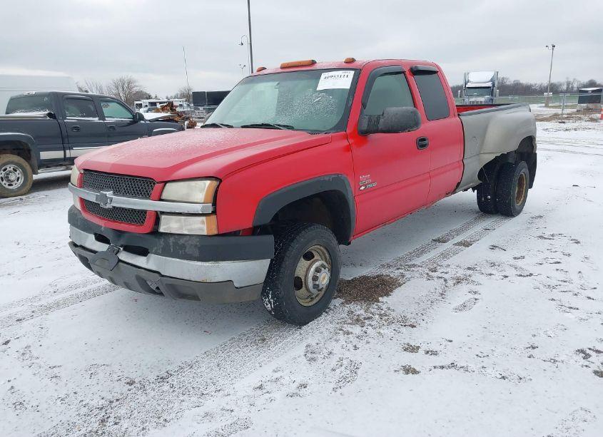 Photo 2 of 2003 Chevrolet Silverado 3500 LS (VIN 1GCJK39113E184061)
