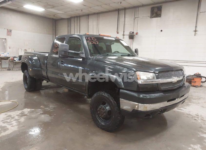 Photo 2 of 2003 Chevrolet Silverado 3500 LS (VIN 1GCJK39113E295256)