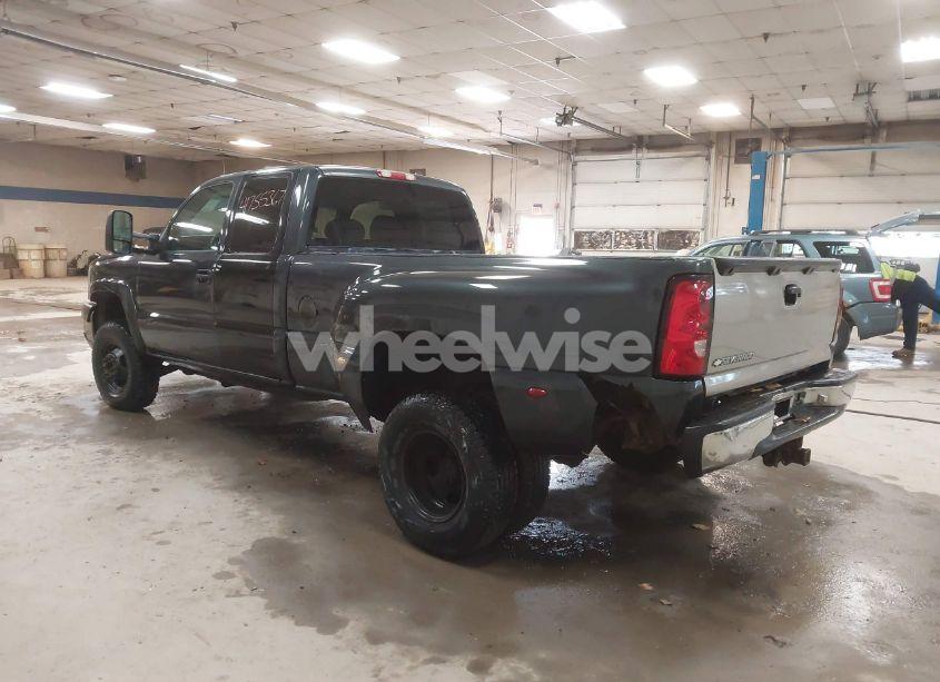 Photo 4 of 2003 Chevrolet Silverado 3500 LS (VIN 1GCJK39113E295256)