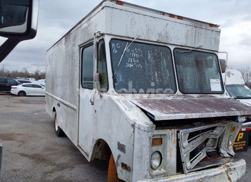 1982 Chevrolet P30 (VIN 1GCJP32M6C3302915) main photo