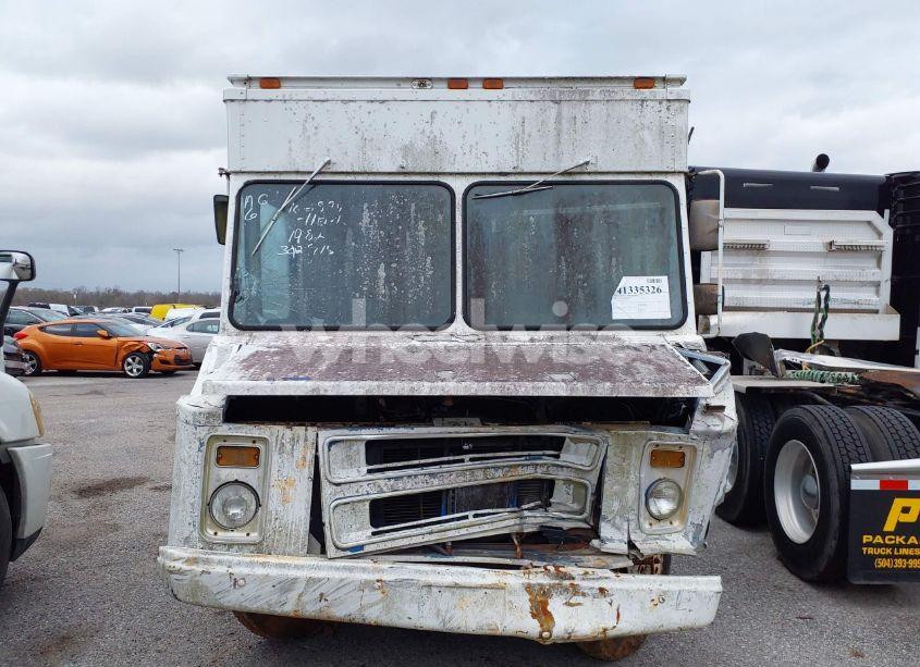 Photo 11 of 1982 Chevrolet P30 (VIN 1GCJP32M6C3302915)