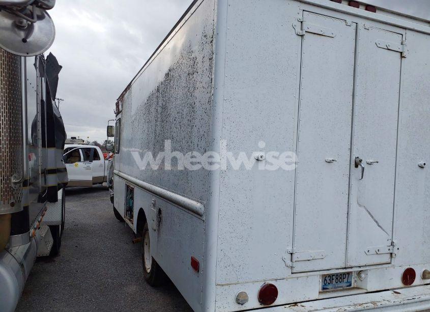 Photo 3 of 1982 Chevrolet P30 (VIN 1GCJP32M6C3302915)