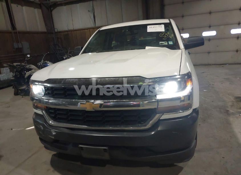 Photo 12 of 2018 Chevrolet Silverado 1500 WT (VIN 1GCNCNEC0JZ125137)