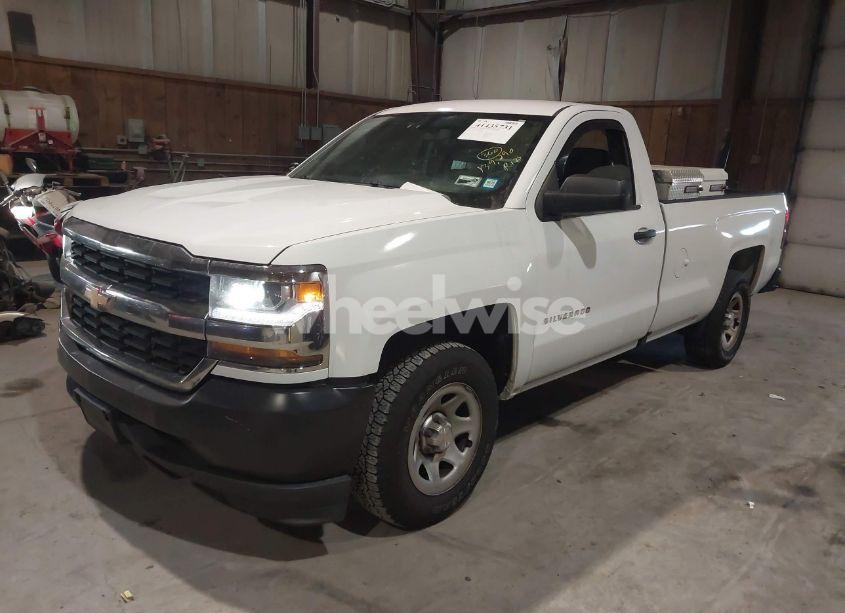 Photo 2 of 2018 Chevrolet Silverado 1500 WT (VIN 1GCNCNEC0JZ125137)