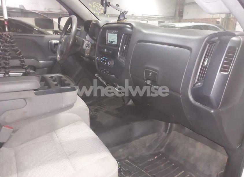 Photo 5 of 2018 Chevrolet Silverado 1500 WT (VIN 1GCNCNEC0JZ125137)