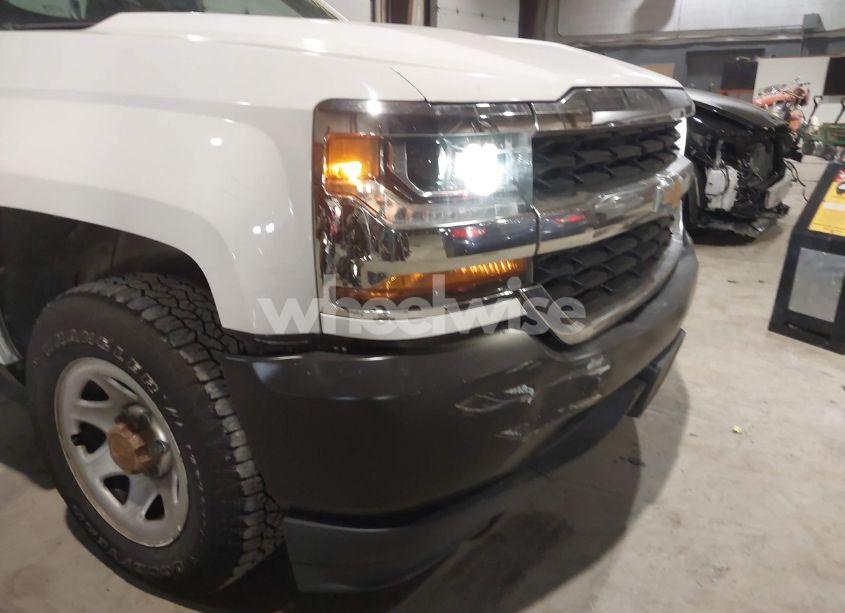 Photo 6 of 2018 Chevrolet Silverado 1500 WT (VIN 1GCNCNEC0JZ125137)