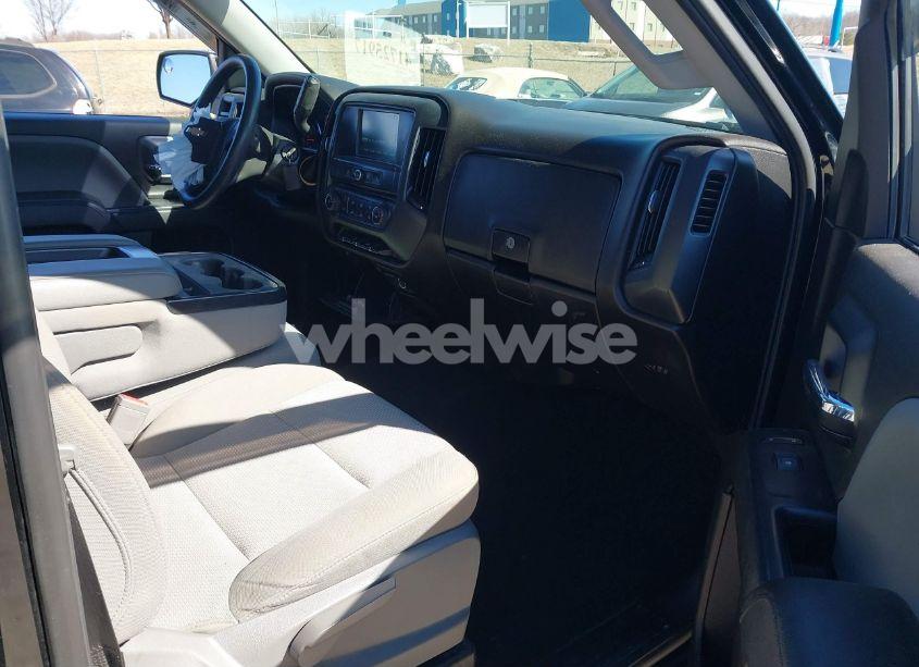 Photo 5 of 2018 Chevrolet Silverado 1500 WT (VIN 1GCNCNEC1JZ339988)