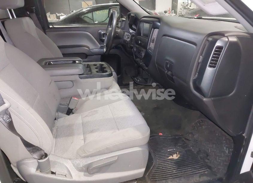 Photo 5 of 2018 Chevrolet Silverado 1500 WT (VIN 1GCNCNEC4JZ102492)