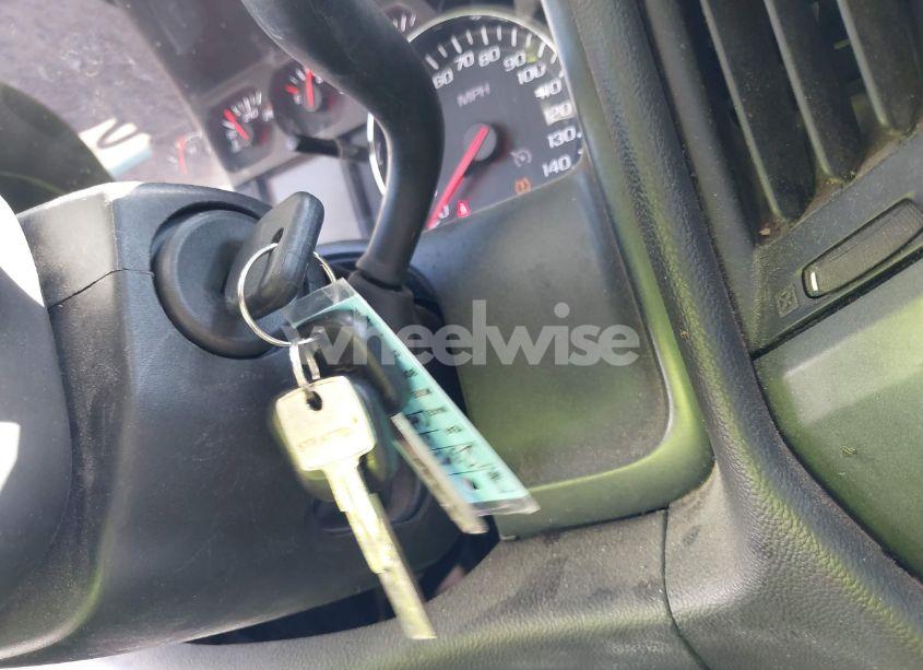 Photo 10 of 2018 Chevrolet Silverado 1500 WT (VIN 1GCNCNEC4JZ319279)