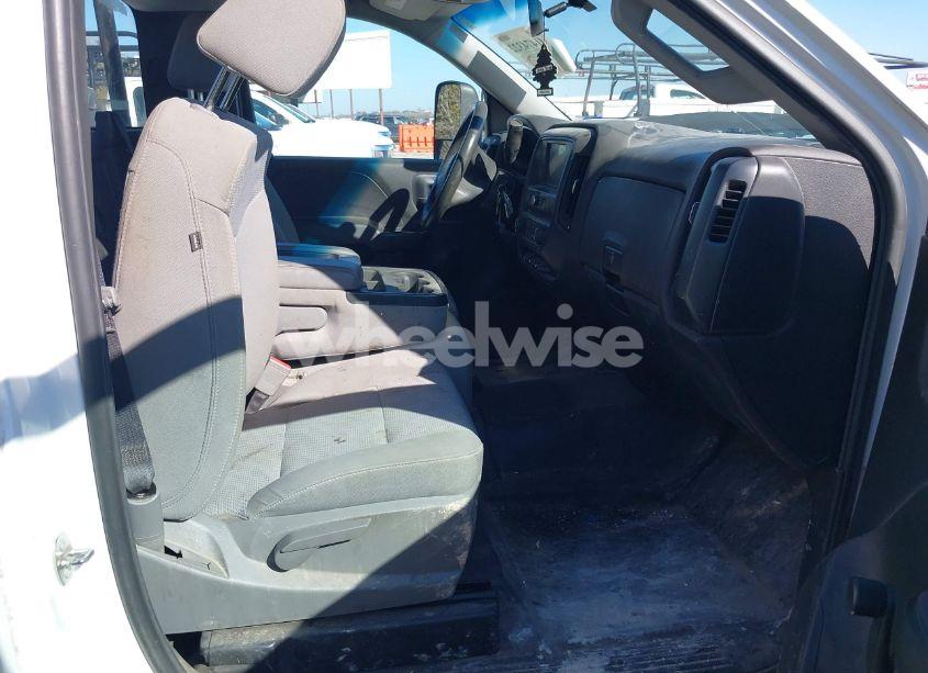 Photo 5 of 2018 Chevrolet Silverado 1500 WT (VIN 1GCNCNEC4JZ319279)