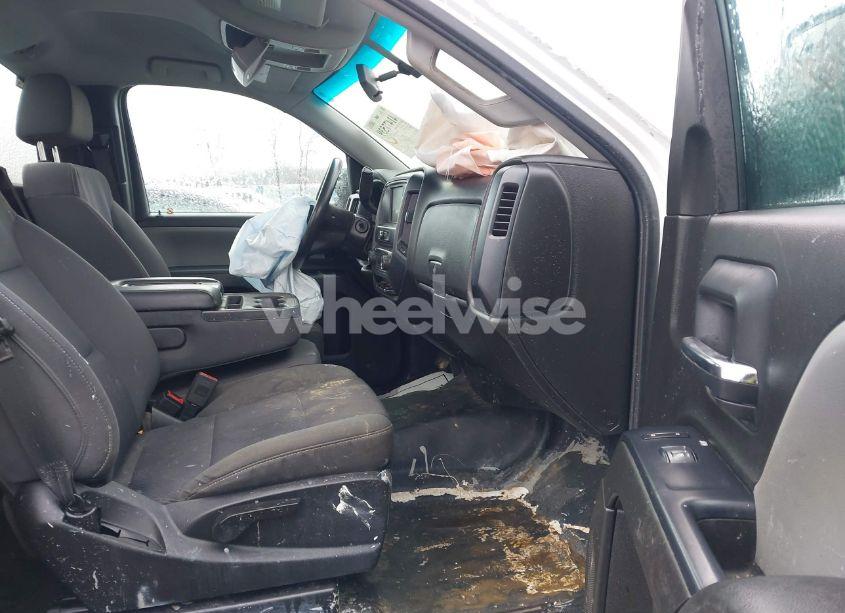 Photo 5 of 2018 Chevrolet Silverado 1500 WT (VIN 1GCNCNEC5JZ906879)