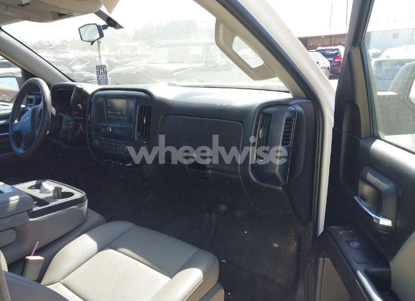 Photo 5 of 2018 Chevrolet Silverado 1500 WT (VIN 1GCNCNEC7JZ160368)