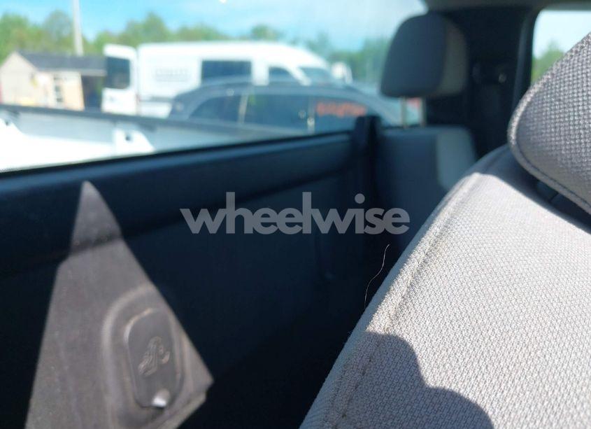 Photo 8 of 2018 Chevrolet Silverado 1500 WT (VIN 1GCNCNEH0JZ294408)