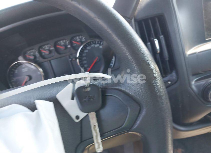 Photo 11 of 2018 Chevrolet Silverado 1500 WT (VIN 1GCNCNEH2JZ148429)