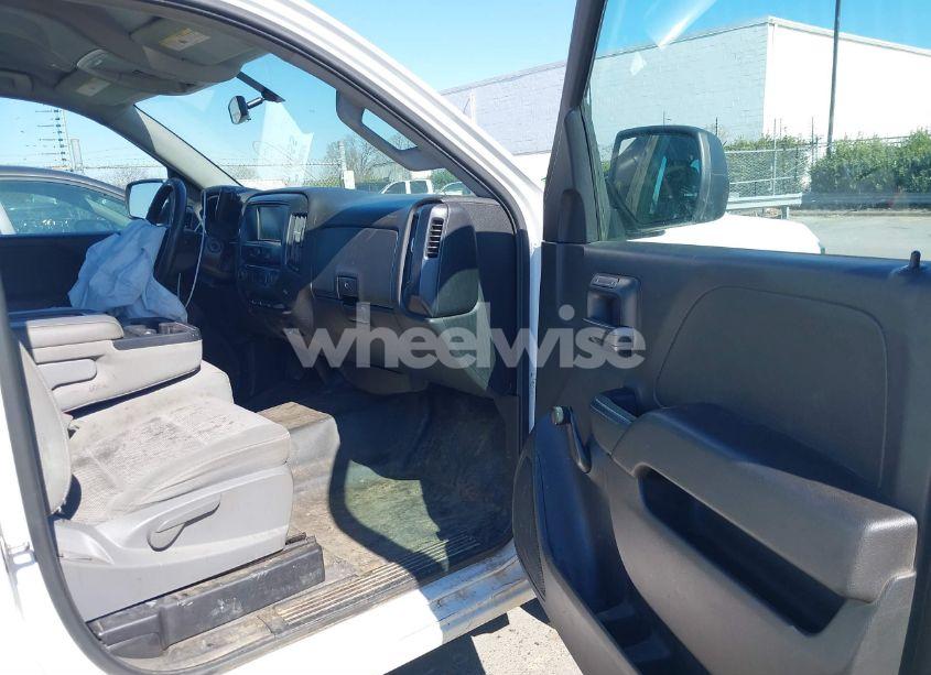 Photo 5 of 2018 Chevrolet Silverado 1500 WT (VIN 1GCNCNEH2JZ148429)