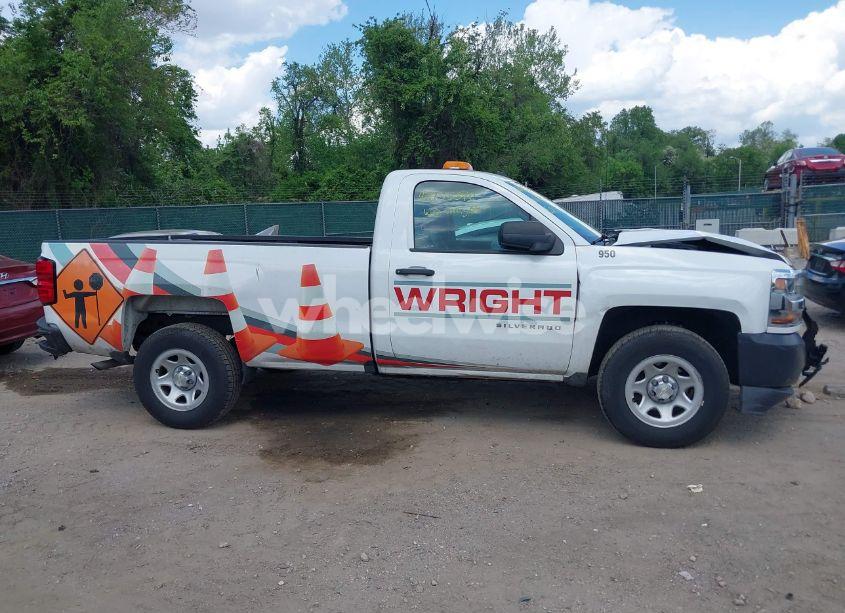 Photo 13 of 2018 Chevrolet Silverado 1500 WT (VIN 1GCNCNEH2JZ238390)