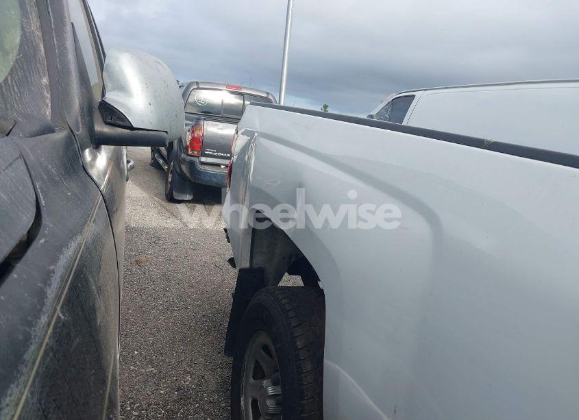 Photo 18 of 2018 Chevrolet Silverado 1500 WT (VIN 1GCNCNEH5JZ118938)