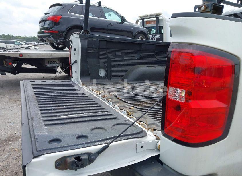 Photo 18 of 2018 Chevrolet Silverado 1500 WT (VIN 1GCNCNEH5JZ137571)