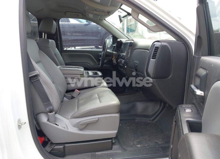 Photo 5 of 2018 Chevrolet Silverado 1500 WT (VIN 1GCNCNEH5JZ137571)