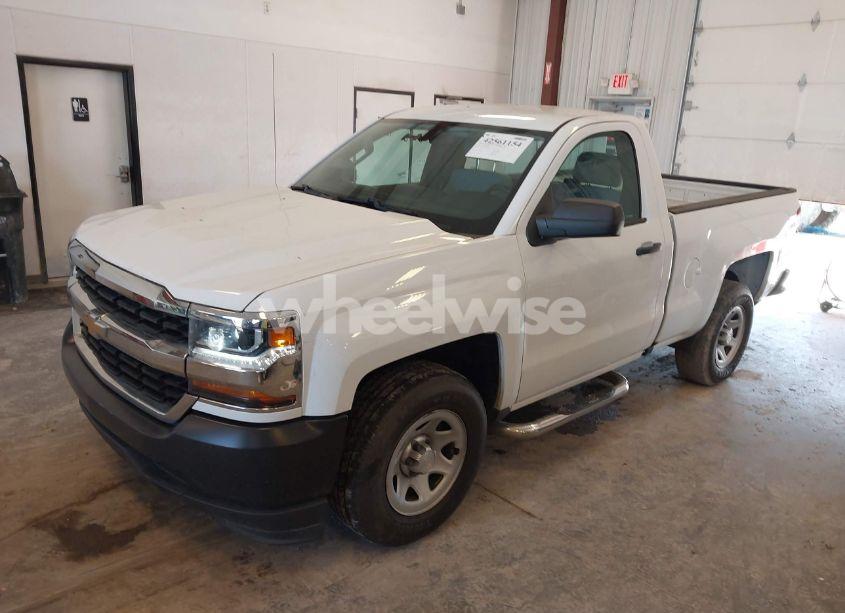 Photo 2 of 2018 Chevrolet Silverado 1500 WT (VIN 1GCNCNEH9JZ319516)