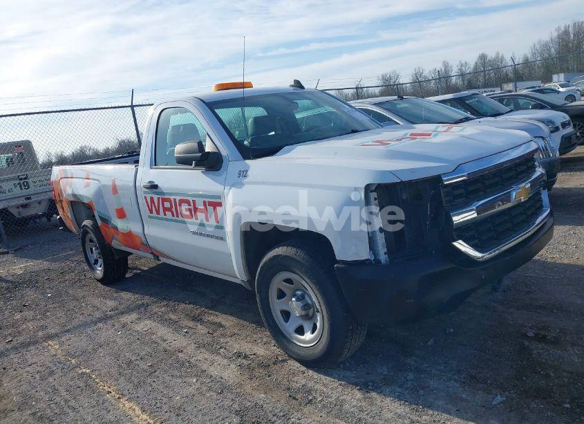 2018 Chevrolet Silverado 1500 WT (VIN 1GCNCNEHXJZ302661) main photo