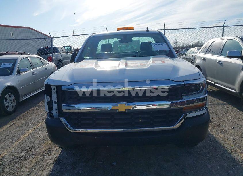 Photo 12 of 2018 Chevrolet Silverado 1500 WT (VIN 1GCNCNEHXJZ302661)