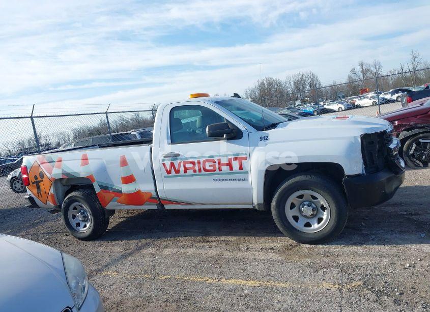 Photo 13 of 2018 Chevrolet Silverado 1500 WT (VIN 1GCNCNEHXJZ302661)