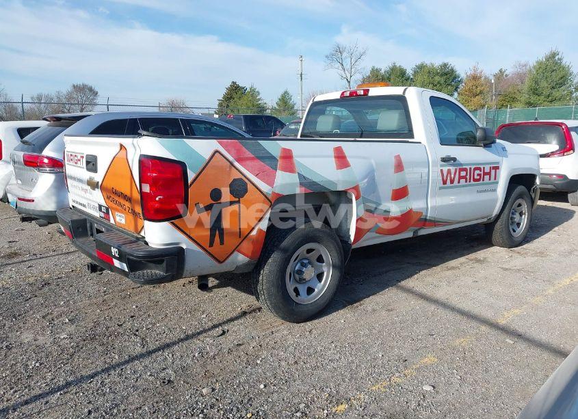 Photo 4 of 2018 Chevrolet Silverado 1500 WT (VIN 1GCNCNEHXJZ302661)