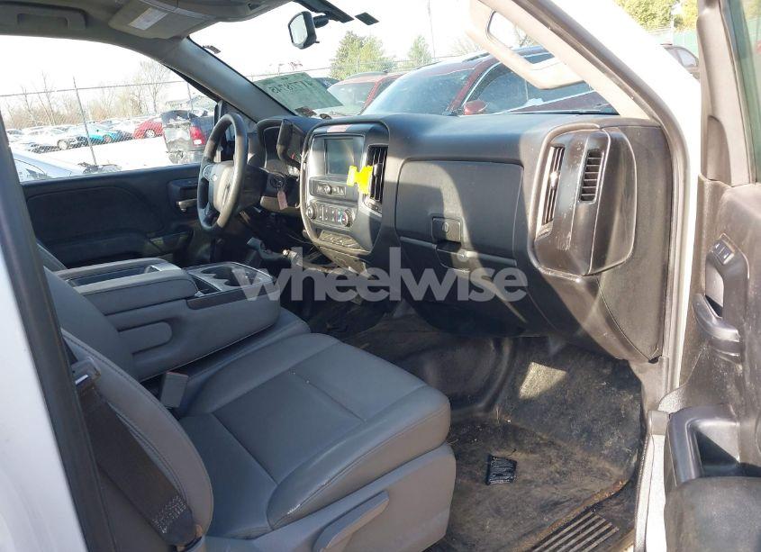 Photo 5 of 2018 Chevrolet Silverado 1500 WT (VIN 1GCNCNEHXJZ302661)